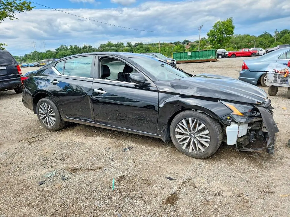 2023 NISSAN ALTIMA SV  
