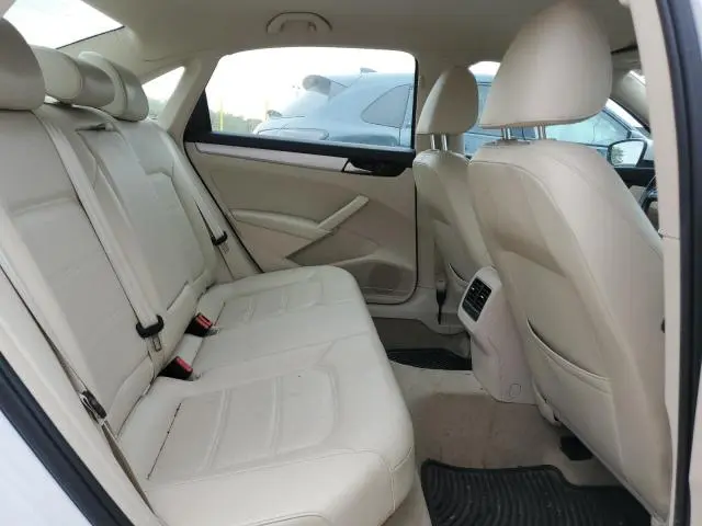 2013 VOLKSWAGEN PASSAT SE  