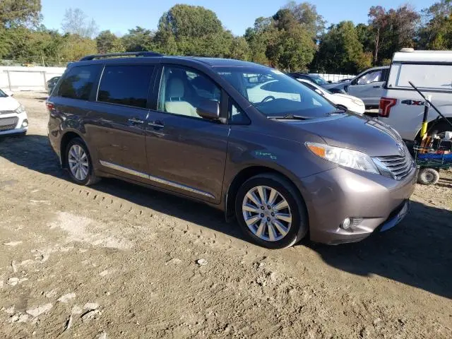 2016 TOYOTA SIENNA XLE  