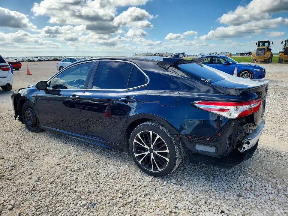 2020 TOYOTA CAMRY SE  