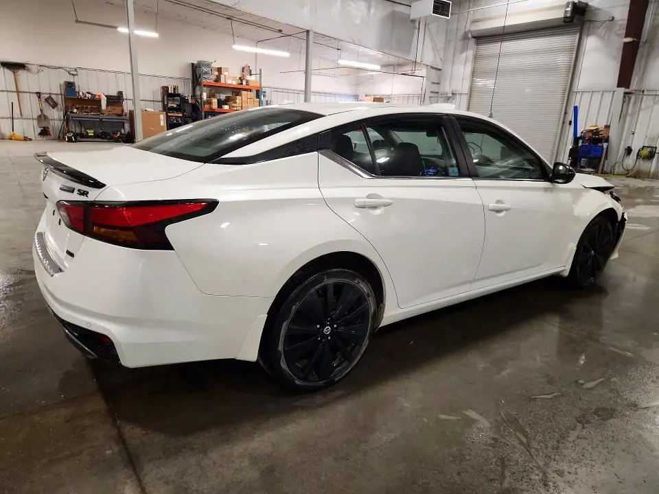 2022 NISSAN ALTIMA SR  