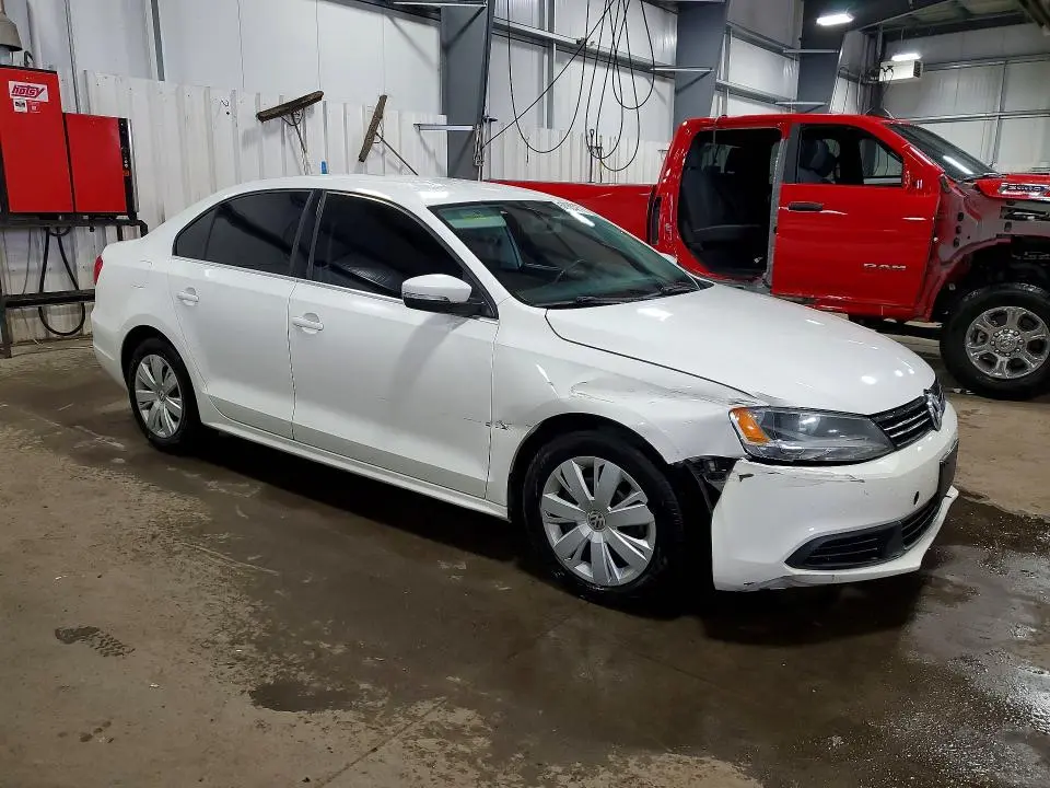 2013 VOLKSWAGEN JETTA SE  