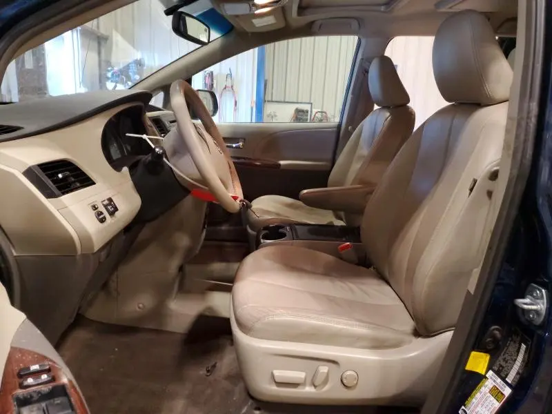 2012 TOYOTA SIENNA XLE  