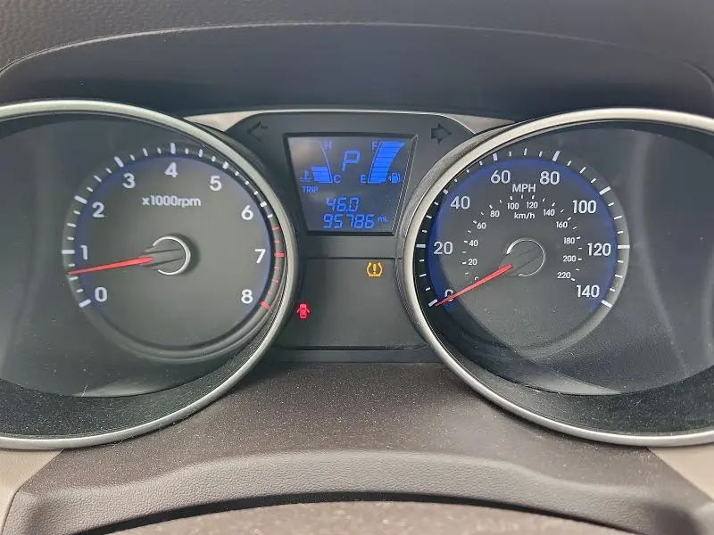 2010 HYUNDAI TUCSON GLS  