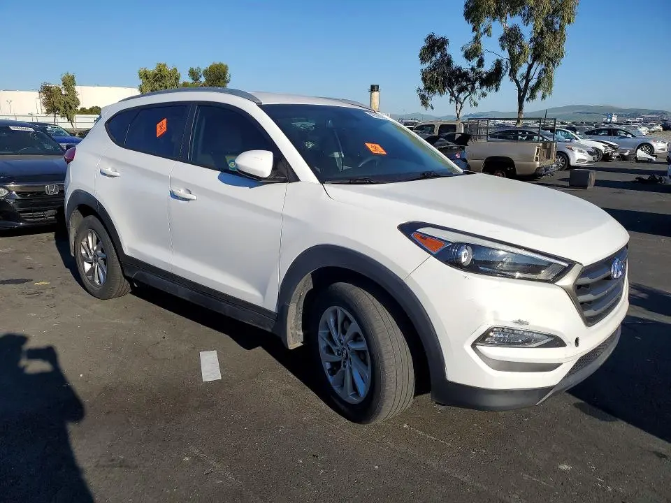 2016 HYUNDAI TUCSON SE  