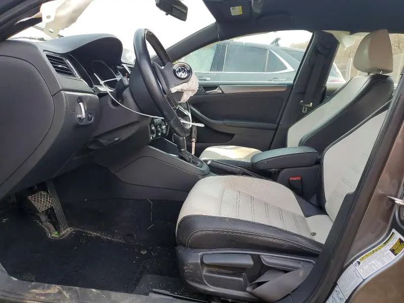 2016 VOLKSWAGEN JETTA SPORT  