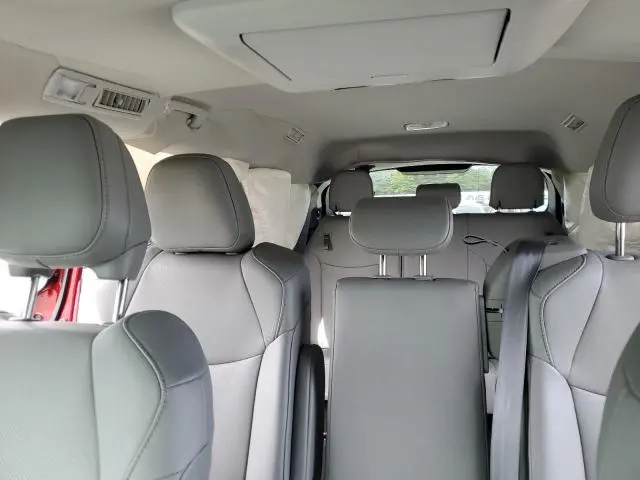 2025 TOYOTA SIENNA XLE