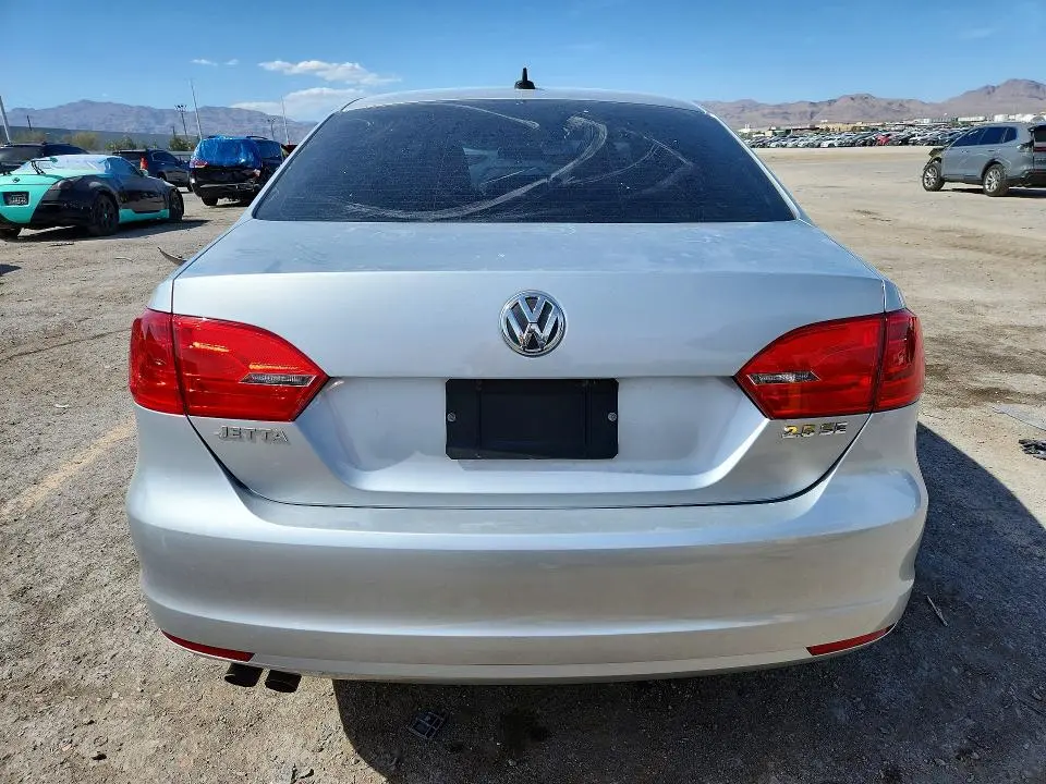 2013 VOLKSWAGEN JETTA SE  