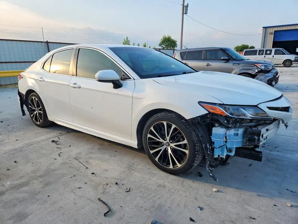 2018 TOYOTA CAMRY SE  