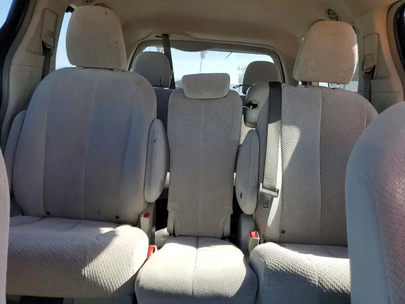 2013 TOYOTA SIENNA LE  