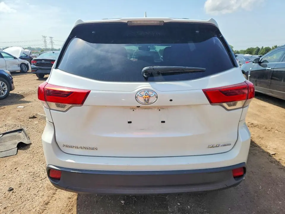 2017 TOYOTA HIGHLANDER XLE  