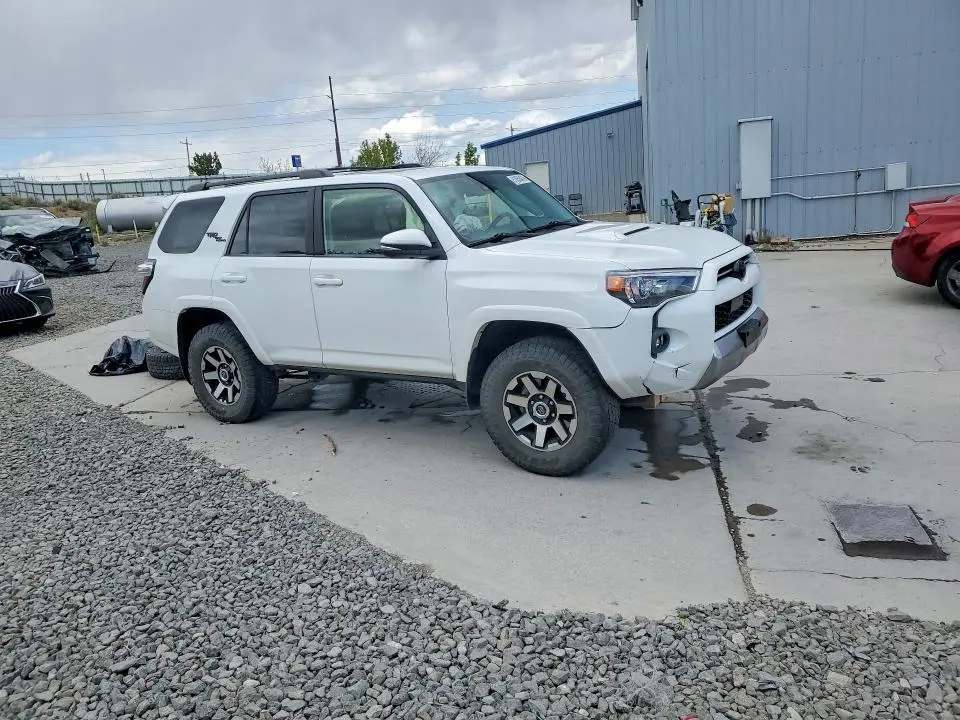 2022 TOYOTA 4RUNNER TRD OFF-ROAD PREMIUM  