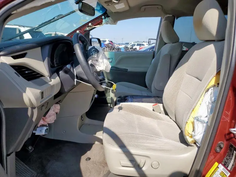 2017 TOYOTA SIENNA LE  