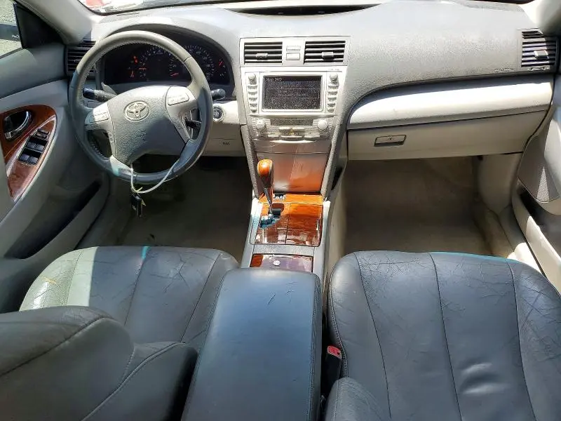 2011 TOYOTA CAMRY XLE V6  