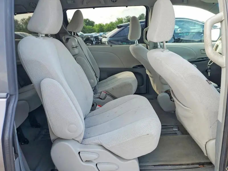 2011 TOYOTA SIENNA LE  