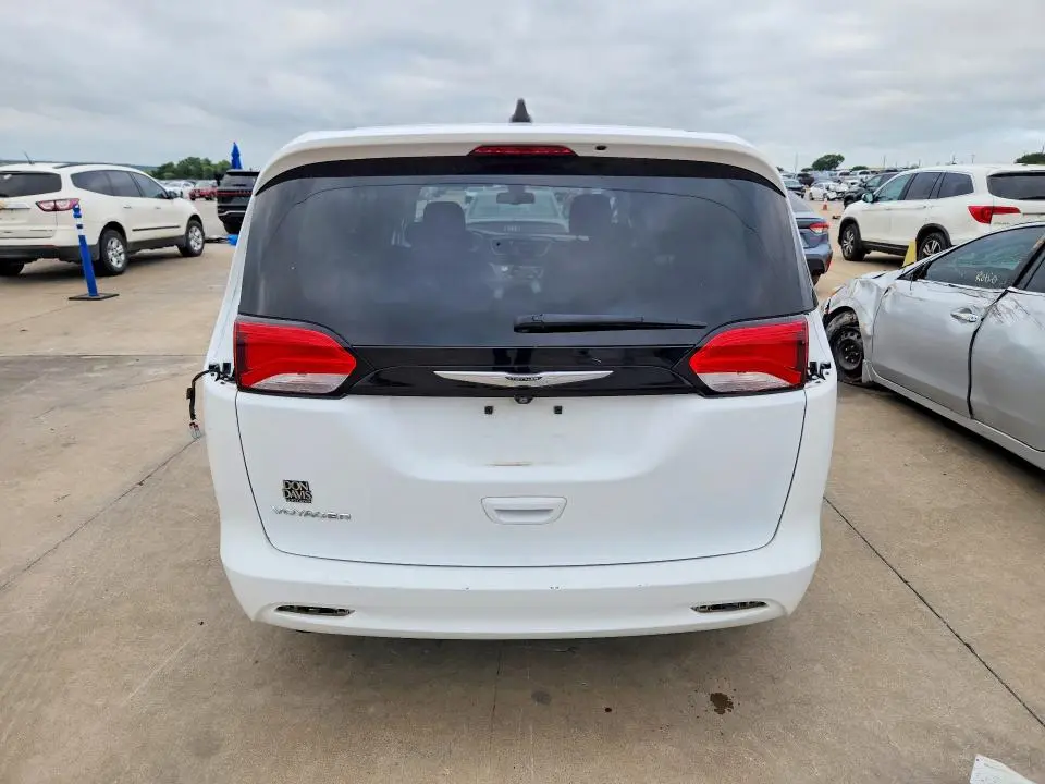 2022 CHRYSLER VOYAGER LX  