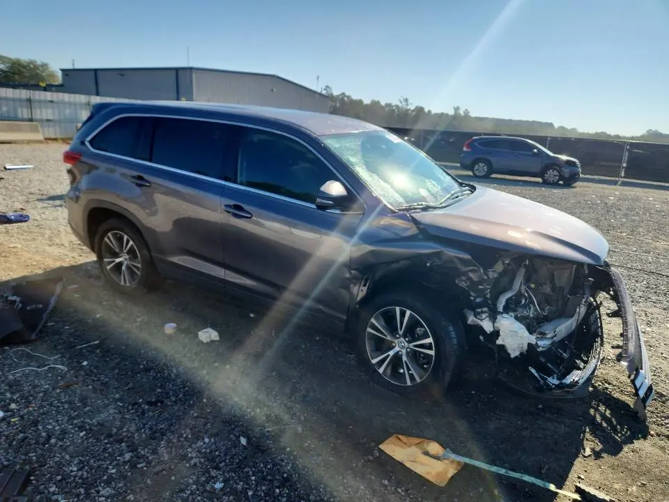 2019 TOYOTA HIGHLANDER LE  