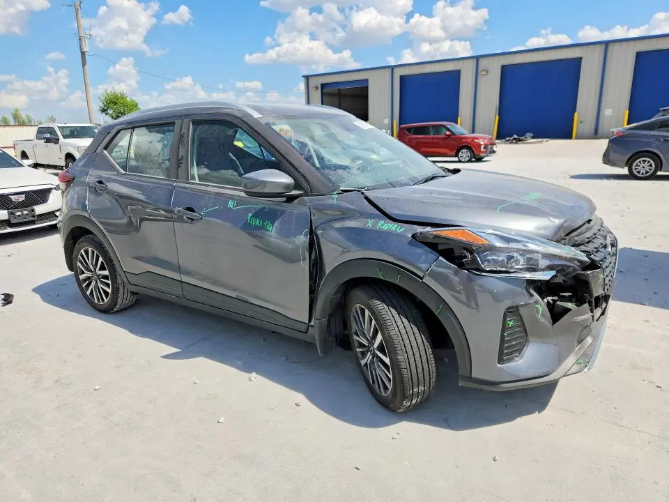 2024 NISSAN KICKS SV  