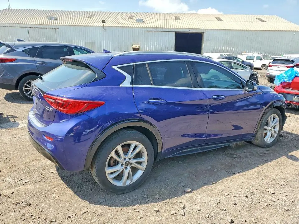 2018 INFINITI QX30 PURE  