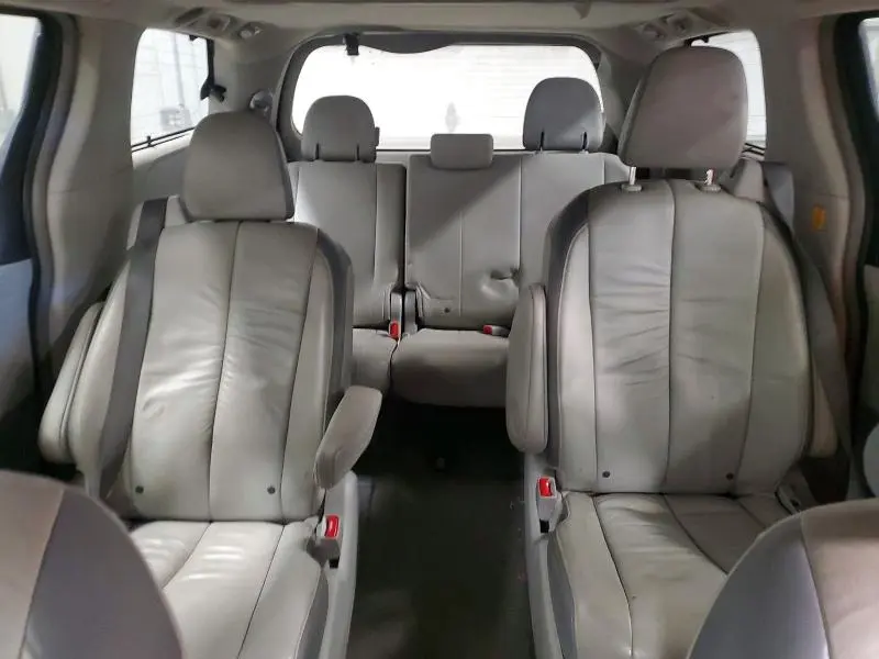 2012 TOYOTA SIENNA XLE  