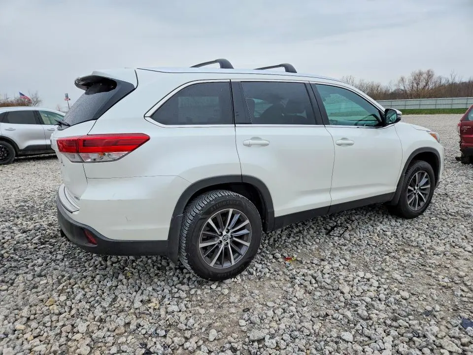 2019 TOYOTA HIGHLANDER XLE  