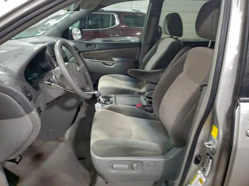 2010 TOYOTA SIENNA CE  