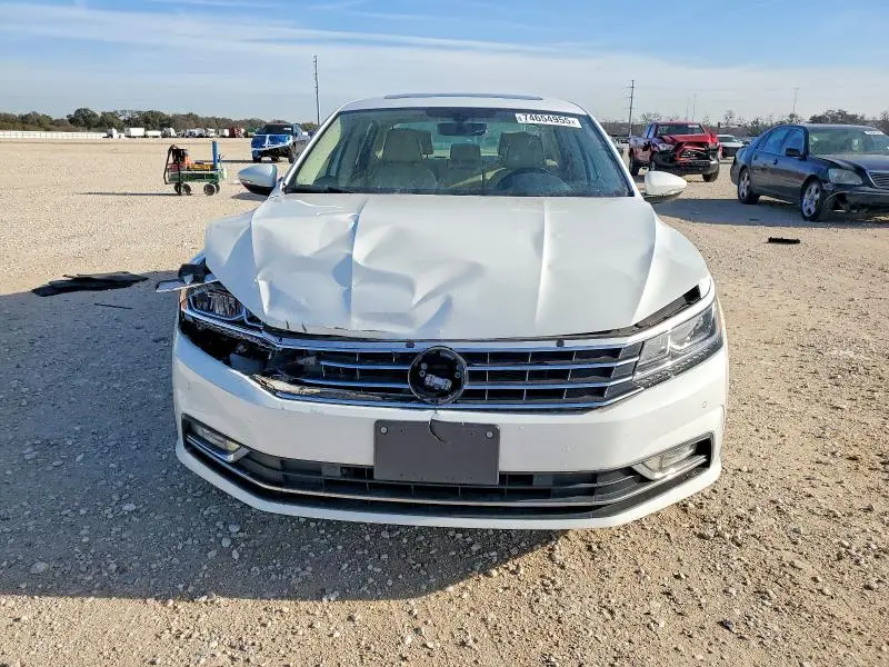 2017 VOLKSWAGEN PASSAT SE  