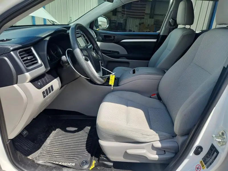 2019 TOYOTA HIGHLANDER LE  