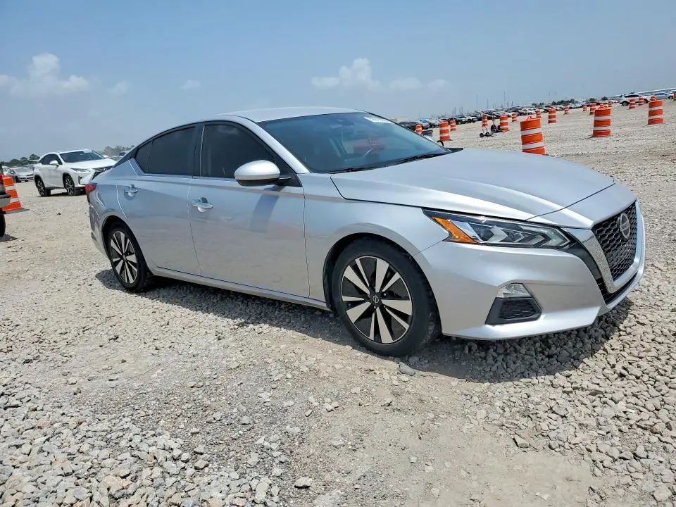 2022 NISSAN ALTIMA SV  