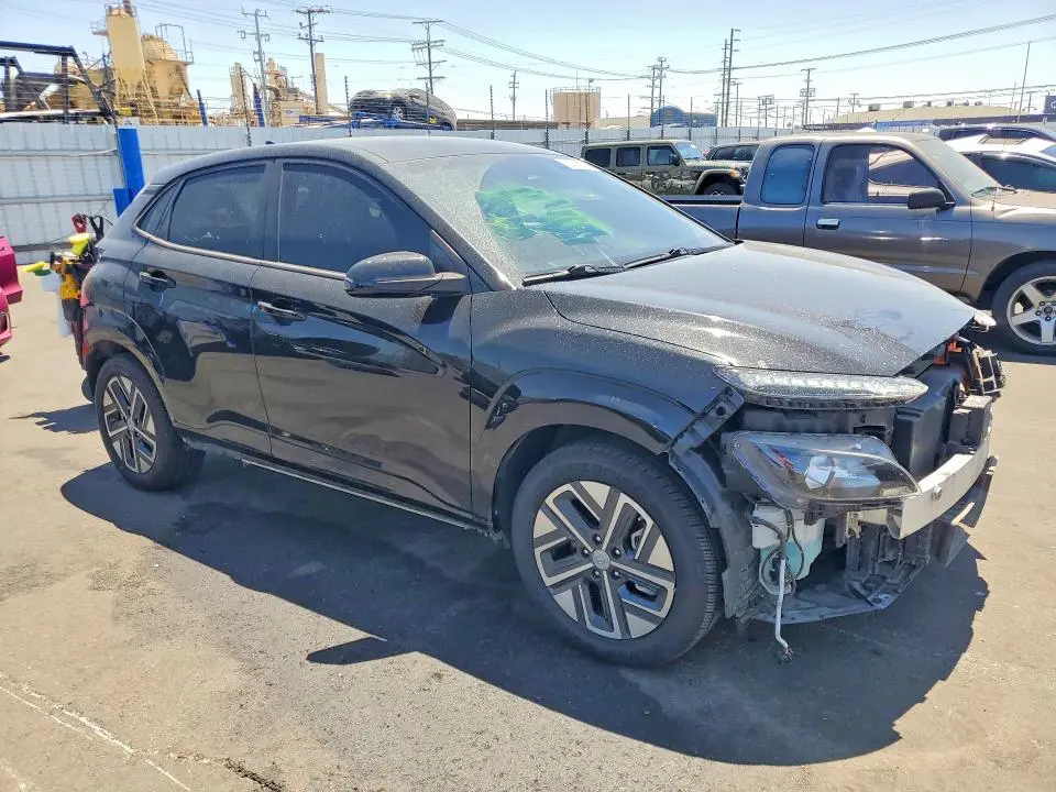 2023 HYUNDAI KONA SE  