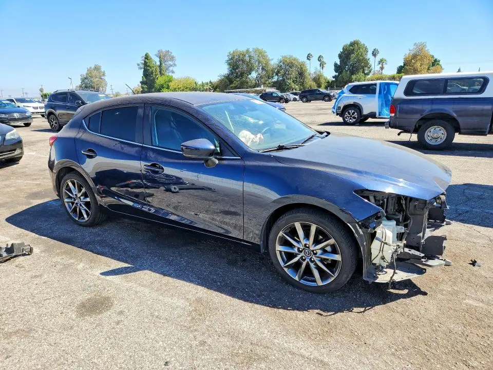 2018 MAZDA 3 TOURING  