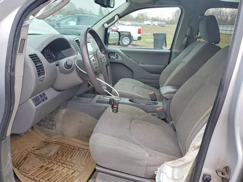 2015 NISSAN FRONTIER SV  