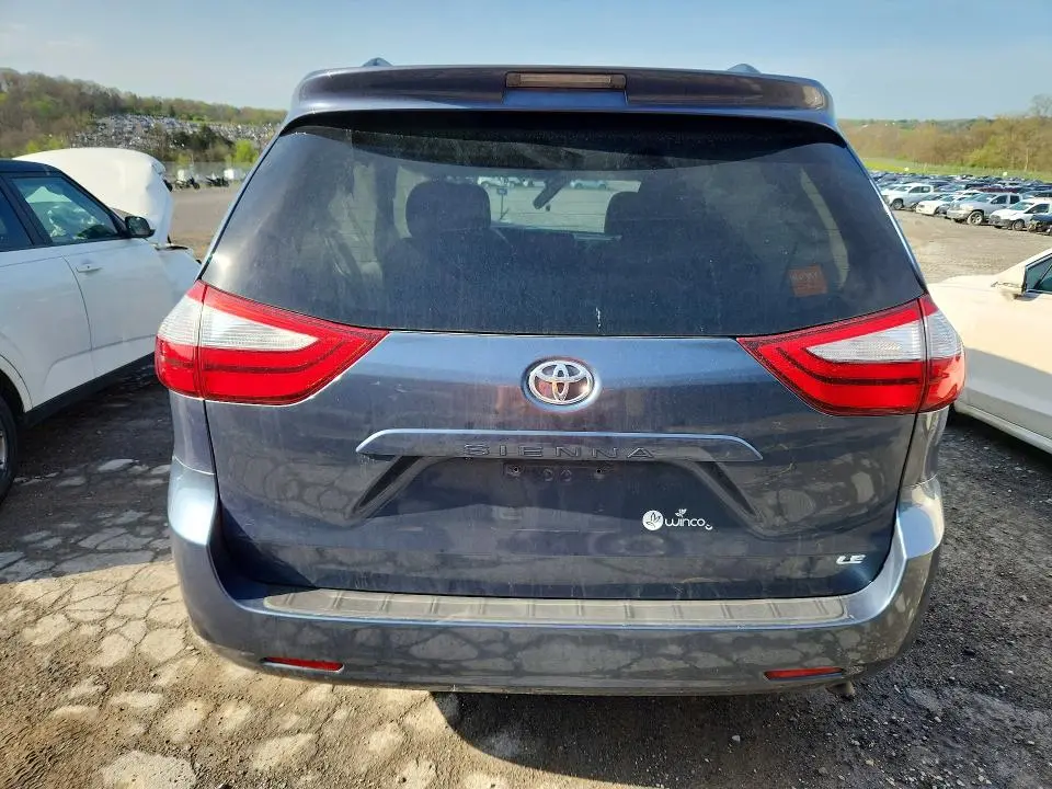 2017 TOYOTA SIENNA LE  