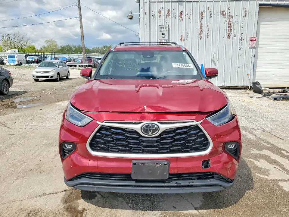 2021 TOYOTA HIGHLANDER XLE  