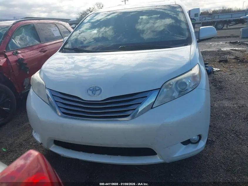 2016 TOYOTA SIENNA XLE 8 PASSENGER