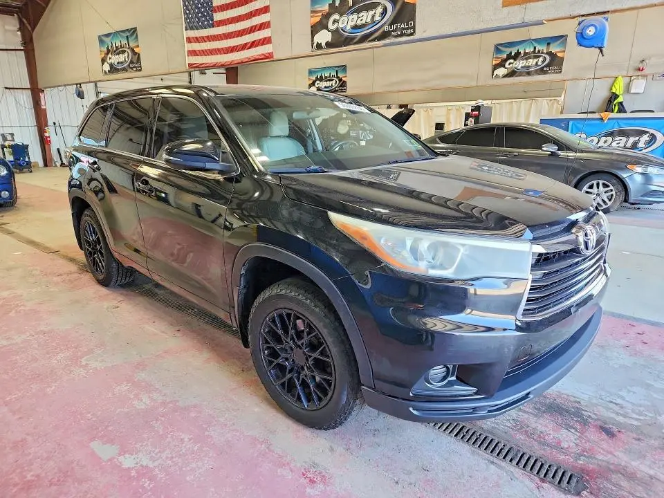 2015 TOYOTA HIGHLANDER LE  