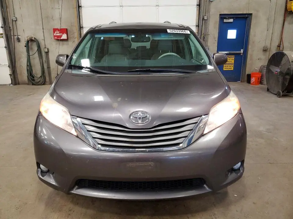 2013 TOYOTA SIENNA XLE 8-PASSENGER  