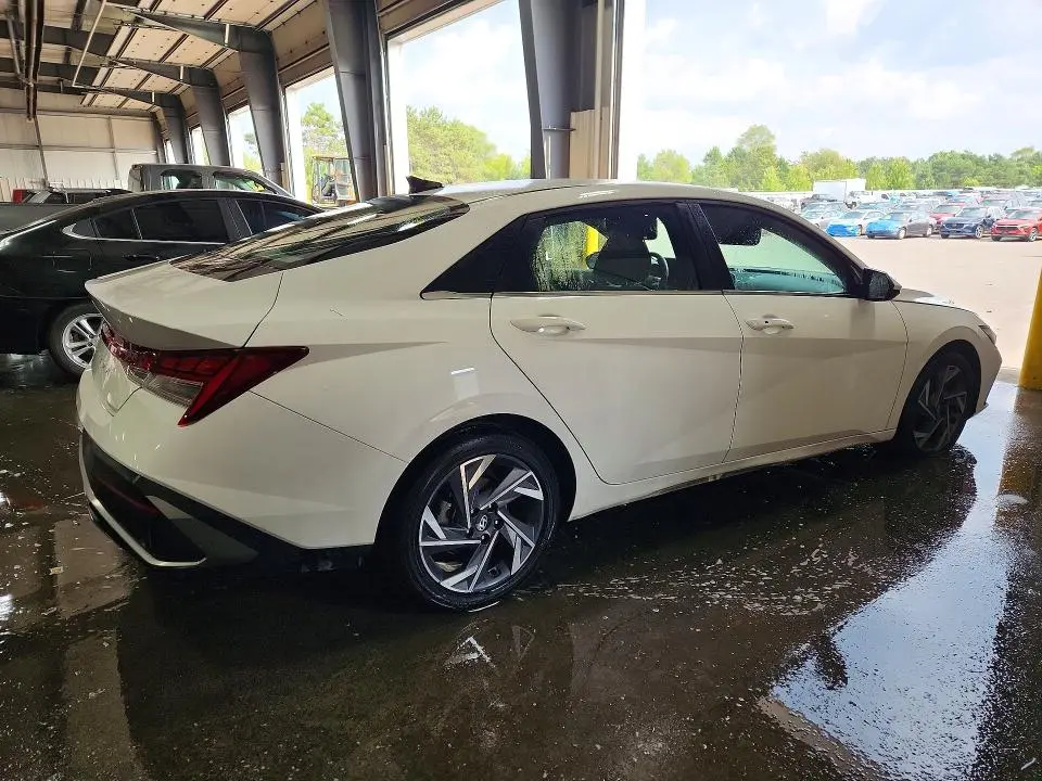 2025 HYUNDAI ELANTRA SEL  
