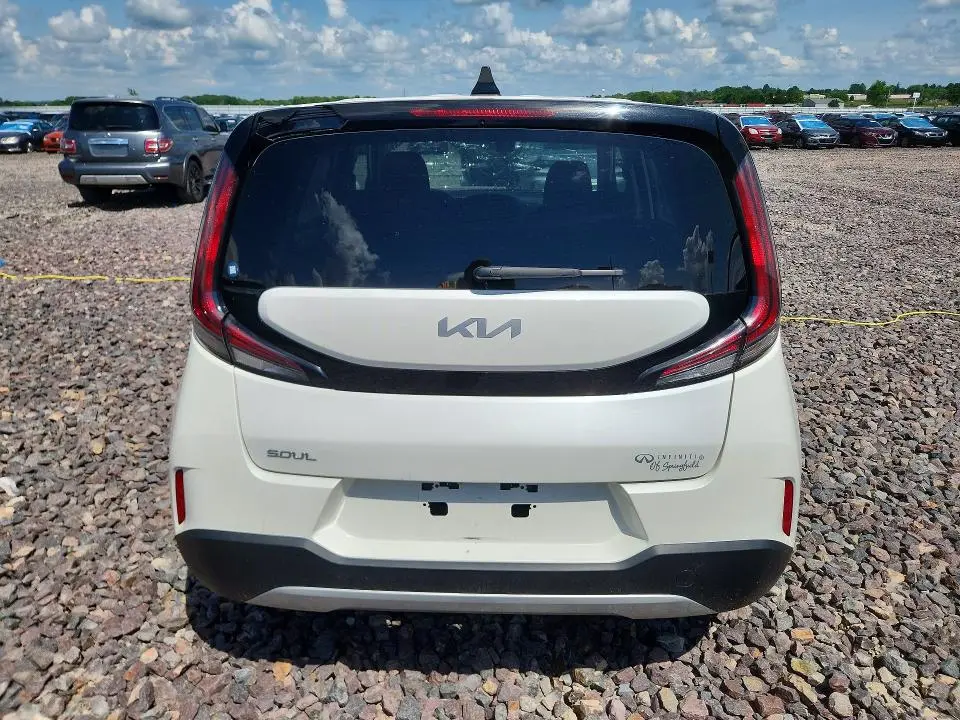2024 KIA SOUL LX  