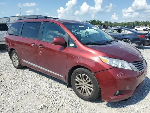 2016 TOYOTA SIENNA XLE  