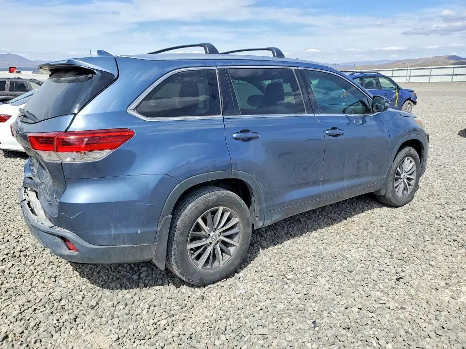 2017 TOYOTA HIGHLANDER XLE  