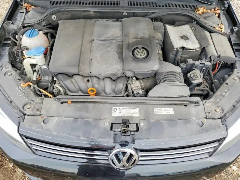 2013 VOLKSWAGEN JETTA SE  