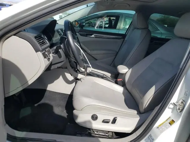 2018 VOLKSWAGEN PASSAT SE  