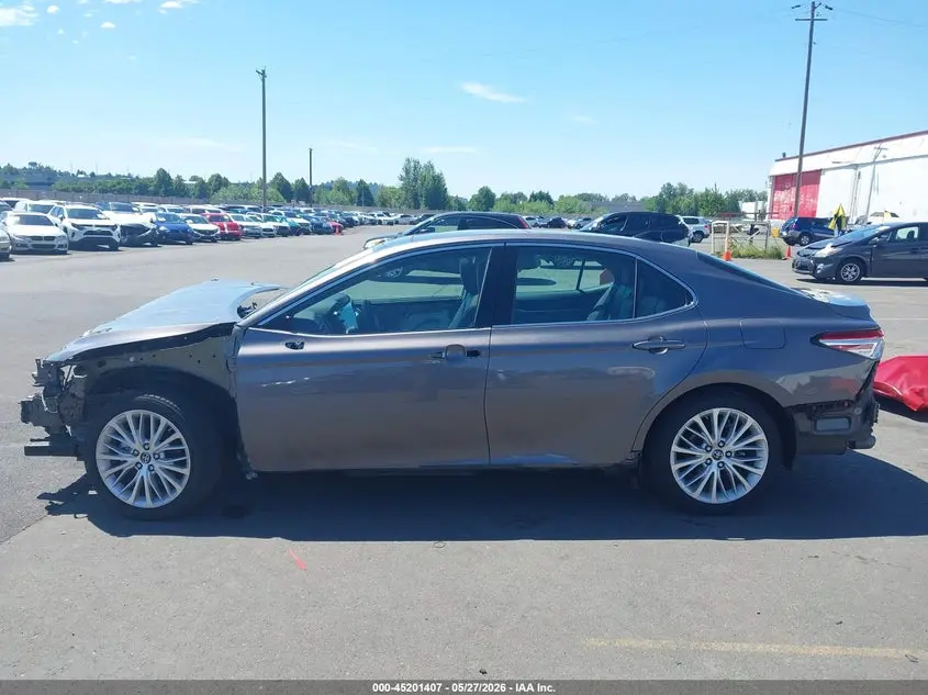 2019 TOYOTA CAMRY XLE V6