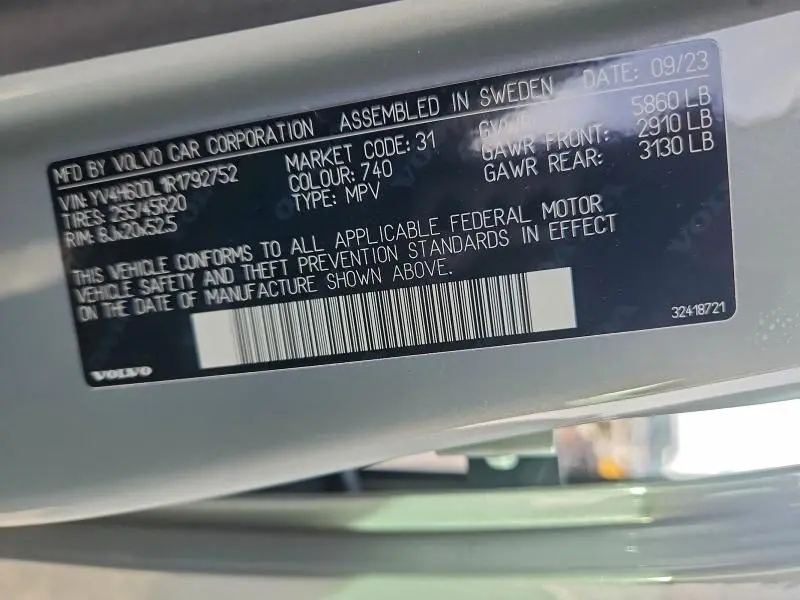 2024 VOLVO XC60 PLUS  