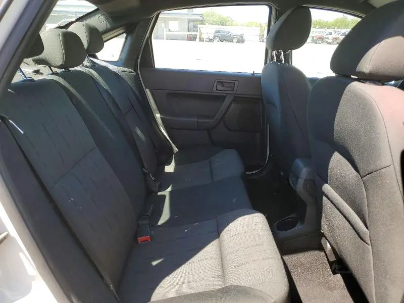 2010 FORD FOCUS SE  
