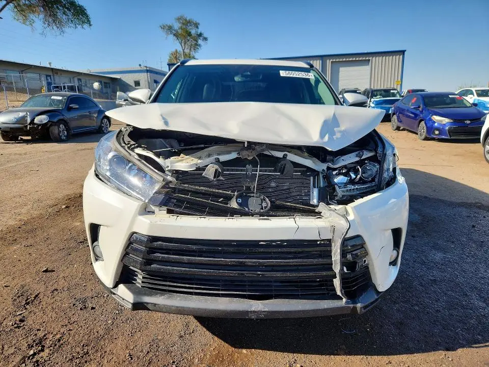 2018 TOYOTA HIGHLANDER SE  