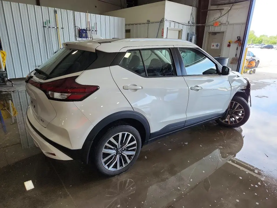 2022 NISSAN KICKS SV  
