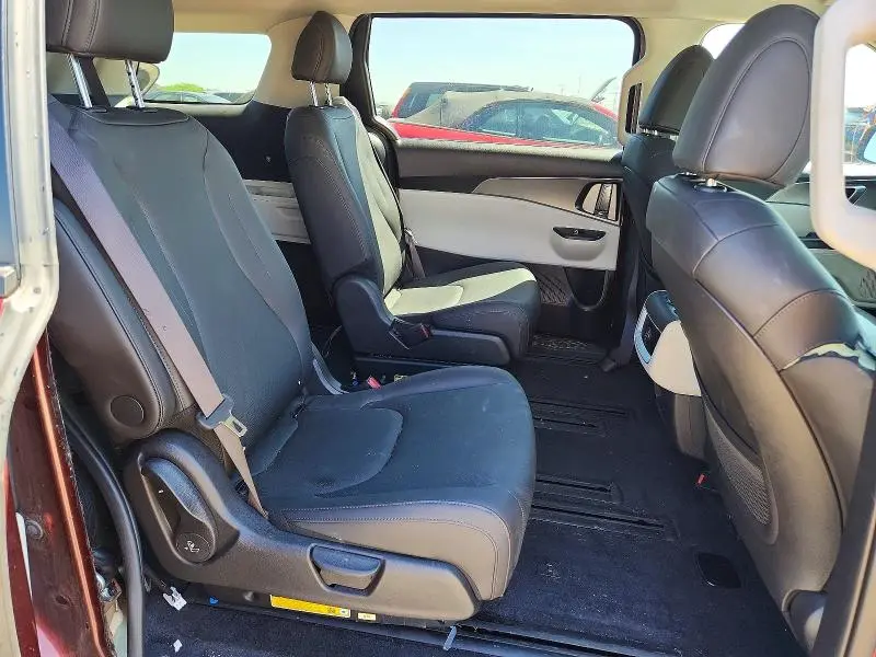 2024 KIA CARNIVAL LX  