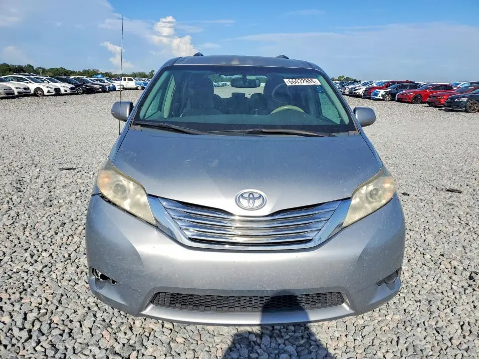 2014 TOYOTA SIENNA LE  